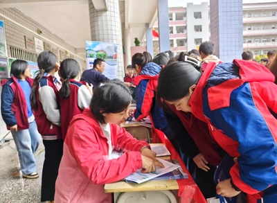 江門(mén)商貿(mào)職業(yè)技術(shù)學(xué)院在五華縣棉洋中學(xué)春招咨詢會(huì)成功舉辦